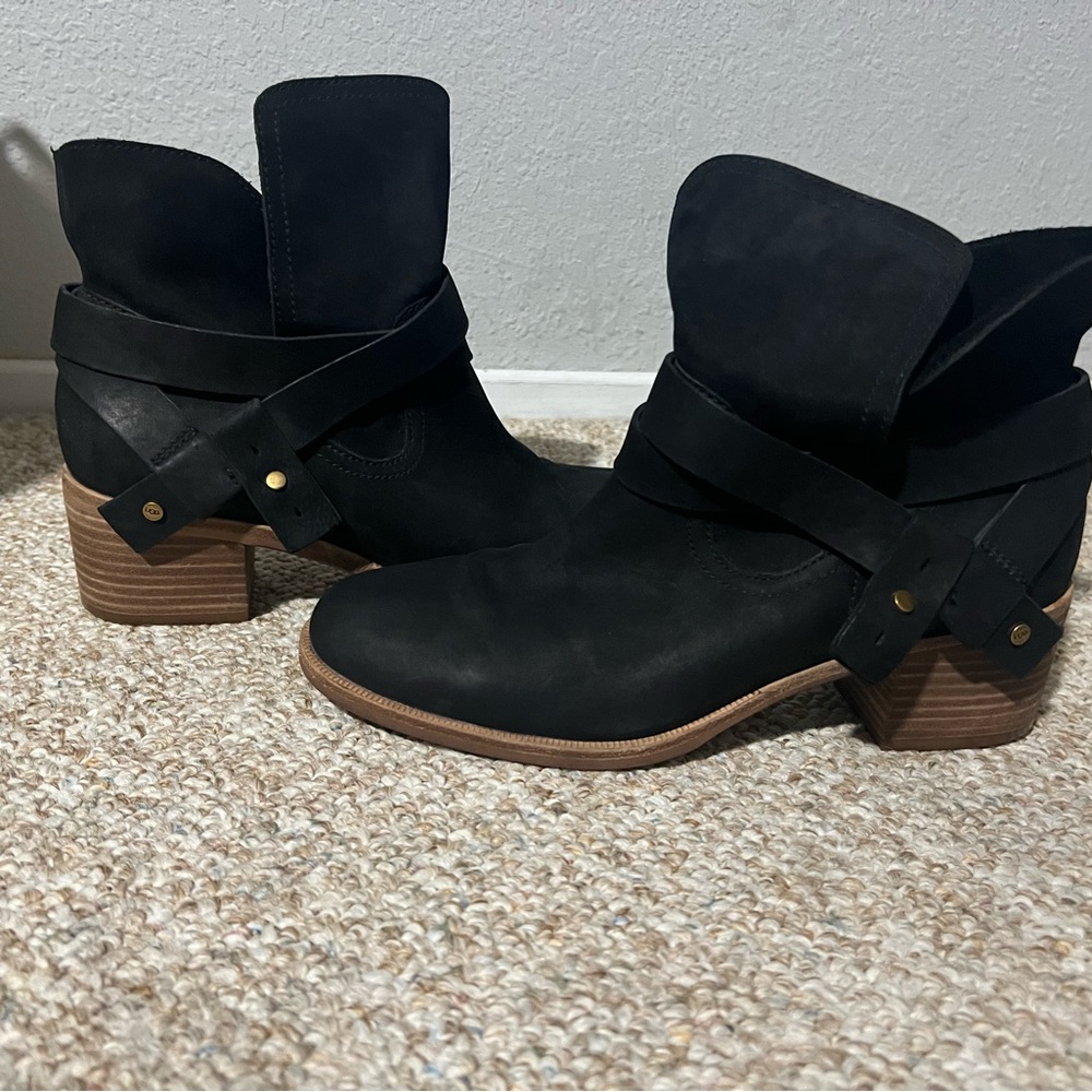 Ugg Elora Ankle Boot, Black Suede, Size 8.5